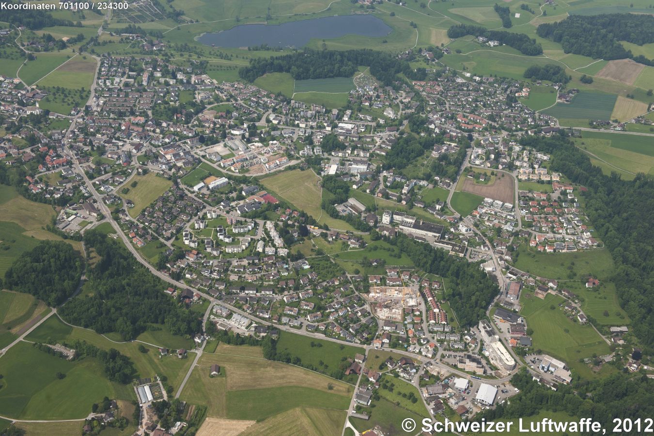 Hombrechtikon, im Hintergrund: Lützelsee. (Blickrichtung N, Position 2'701'107.50, 1'234'371.25)